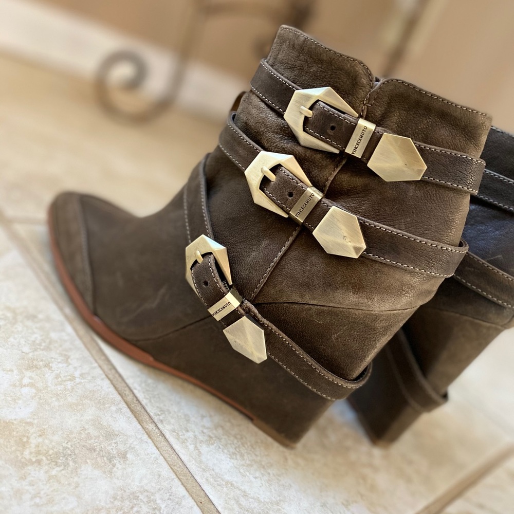 ‼️‼️Vince Camuto olive green wedges heeled booties